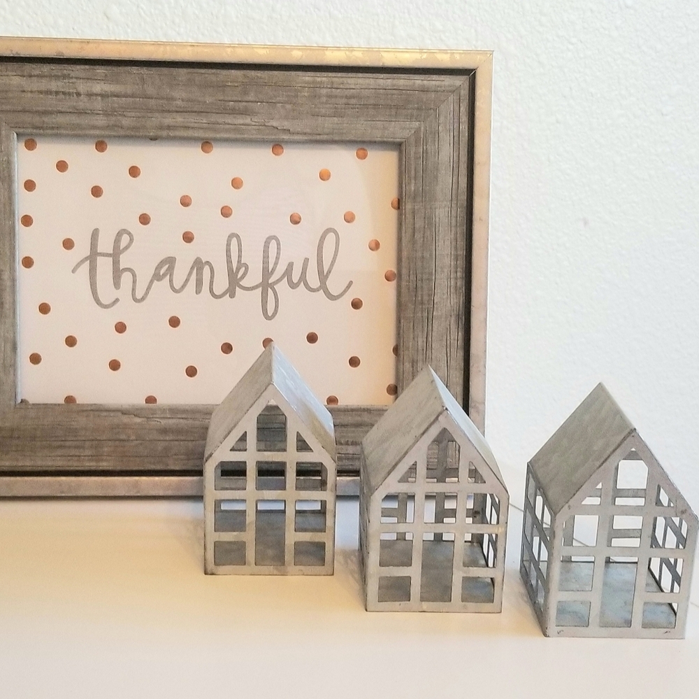 Bundle of farmhouse decor